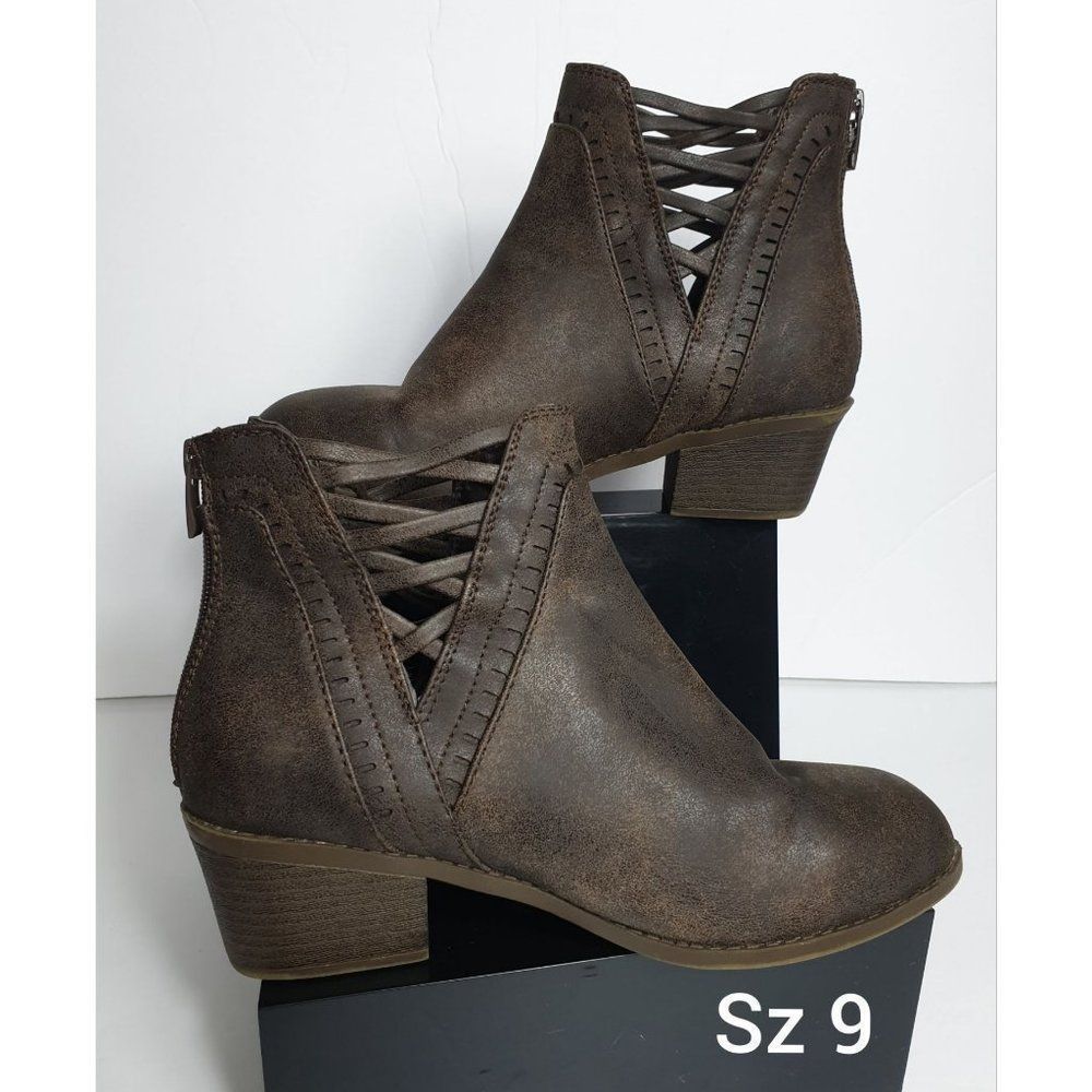 Women's Ankle Boots 8.5  Zip Up Heeled Boots Laced V-Cut Detail NWOT
